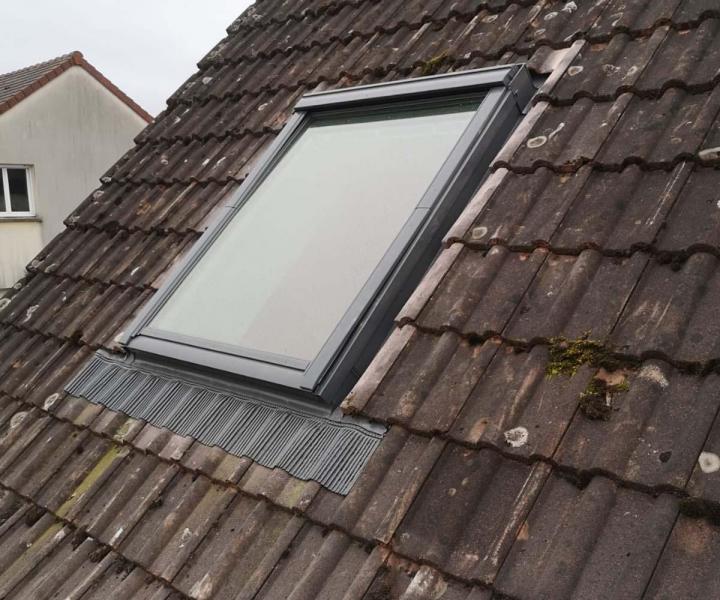 Installation de fenêtre de toit Velux Estissac